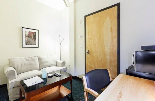 Downtown Boston Apartment | Come Visit Boston and Stay In Our Homey Studio