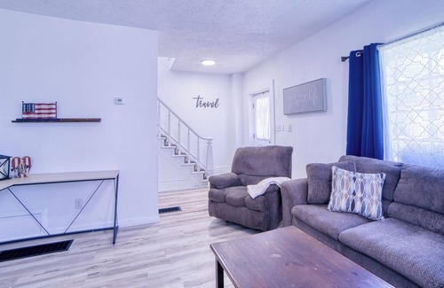 Ashtabula House | Come visit The Sunflower House! 4 bedrooms 2 baths in Ashtabula Harbor with WIFI