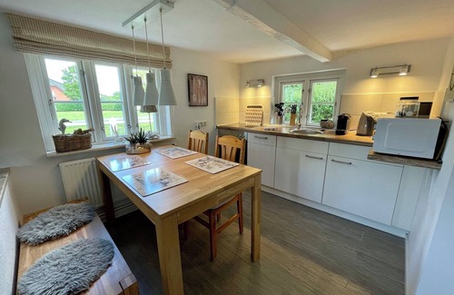 Stinteck House | Comfortable living by the North Sea (only 200m). May-Sept. free beach chair