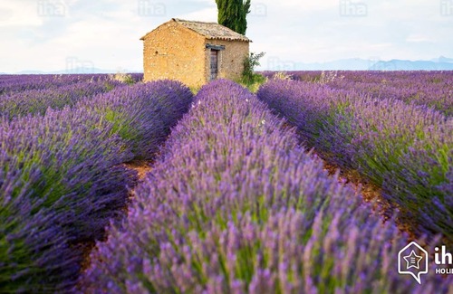 Saint-Privat-de-Champclos Cottage | Comfort cottage in a 5* Nature & Calme estate A08