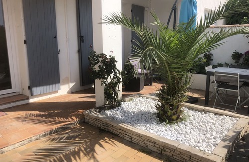 Saintes-Maries-de-la-Mer Apartment | Comfortable apartment with courtyard close to the center and beach.