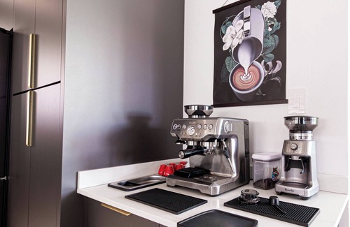 Ocean Park Apartment | Comfort 4 min to Beach: Espresso, Grill, Terrace, Fiber Optic, Tesla Power