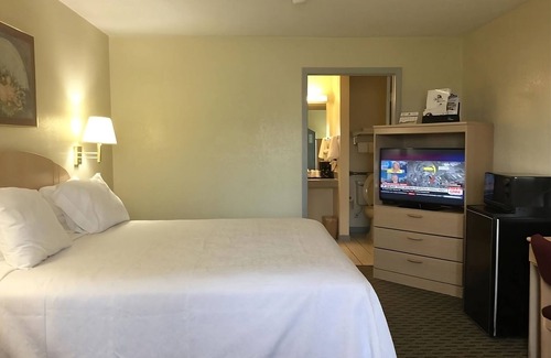 Cabot House | Comfort and Convenience! Free Breakfast & Parking, Minutes to Arkansas Museum