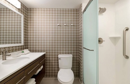 East Mesa Hotel | Comfort and Convenience! Pool, Free Breakfast, Free Parking, Pet-friendly!