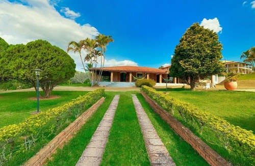 Aracariguama House | Comfort and Elegance: Refuge with Pool and Nature 40 Min from SP