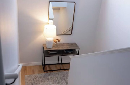 Foot Hills House | Comfort and Luxury! Smart TVs in every room!