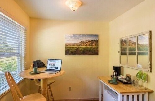 Calistoga Cottage | Comfort and Style in Our Queen Cottage