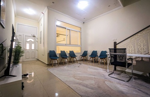 Dubai Villa | Comfort Bed inn Hostel - 15min from city center/High Speed Wifi and AC