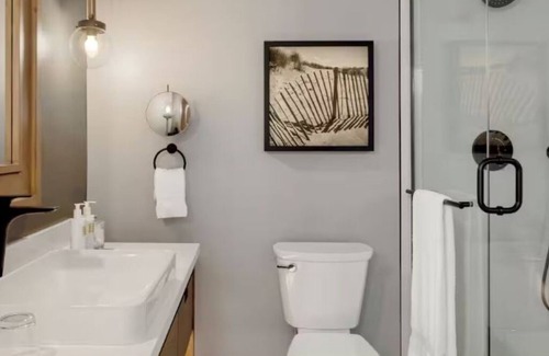Goat Island Hotel | Comfort & Convenience! Spacious Suite, Pet-Friendly, Onsite Restaurant & Bar!
