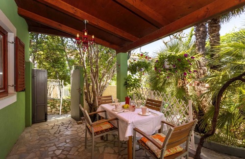 Cove Murtar Apartment | Comfort Corner - Apartment for 4, No Pets