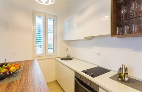 Saplunara Apartment | COMFORT DELUXE SUITE - JASMIN LUSH