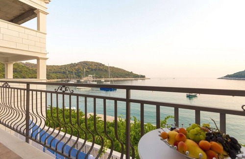 Saplunara Apartment | COMFORT DELUXE SUITE - JASMIN LUSH