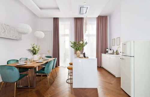 Stare Miasto Apartment | Comfort, elegance and art in heart of Old Town