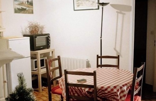 Saintes-Maries-de-la-Mer Apartment | Comfortable apartment in a quiet, secure residence with trees