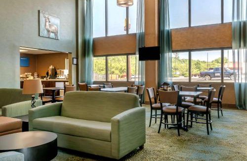 Pine Grove Hotel | Comfort Inn Pine Grove I-81 Hershey Area