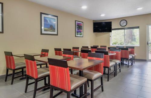 Canyon Park Hotel | Comfort Inn & Suites Bothell - Seattle North