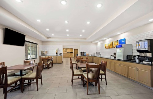 Archdale Hotel | Comfort Inn & Suites High Point - Archdale