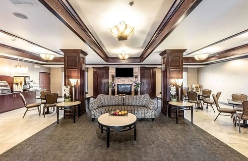 Mineral Wells Hotel | Comfort Meets Affordability at Red Lion Inn & Suites Mineral Wells! Onsite Pool!