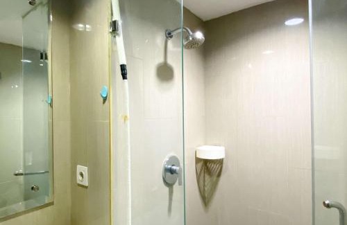 Jatinegara Apartment | Comfort Stay and Homey 2BR Apartment at H Residence By Travelio