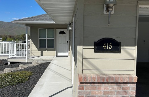 Lewiston House | Comfort Style Home in Beautiful Lewiston, Idaho! Centrally Located, Pet Friendly