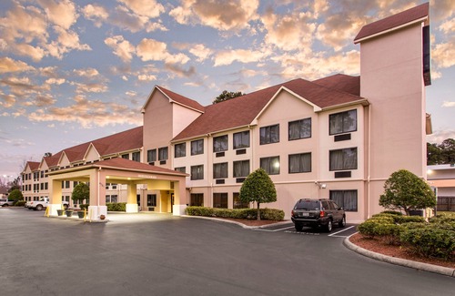 Wilmington Hotel | Comfort Suites Wilmington Near Downtown