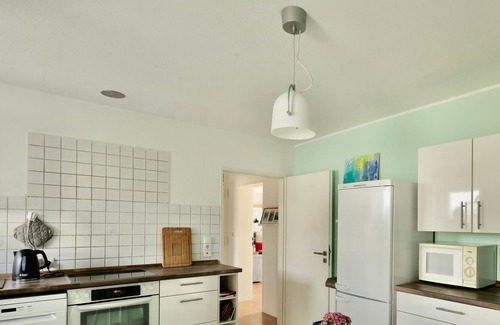 Linkenheim-Hochstetten Apartment | Comfortable apartment with a large balcony- close to KIT Nord and Karlsruhe