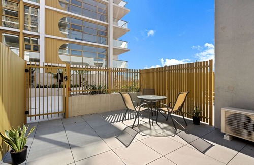 Denman Prospect Apartment | Comfortable 1-Bed Retreat with Courtyard & Parking