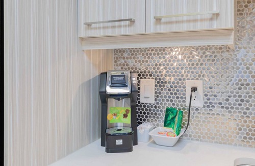 Saskatoon Downtown Apartment | Comfortable 1BR Retreat in Downtown. Fully Equipped with Wi-fi and Parking Space
