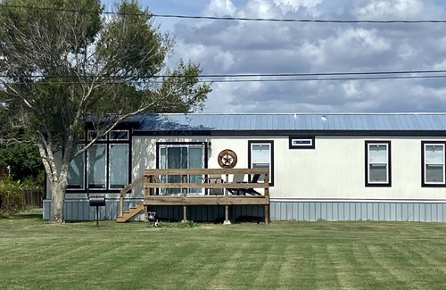 Long Mott House | Comfortable 2 Bed/1 Bath Unit with Bay View