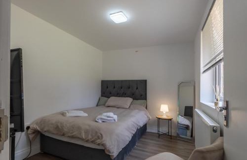 Basildon Apartment | Comfortable 2 Bed Apartment Pass the Keys