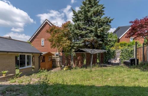 Basildon Apartment | Comfortable 2 Bed Apartment Pass the Keys