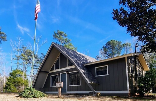 Pine Mountain Valley Cabin | Comfortable 2 Bedroom Cabin - 3 min to Roosevelt State Park. WIFI & Self Checkin
