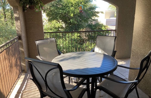 Oro Valley Condo | Comfortable 2 bedroom condo with den in resort-style development in Oro Valley