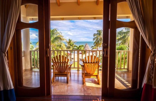 Hopkins Apartment | Comfortable 2 Bedroom beach front unit