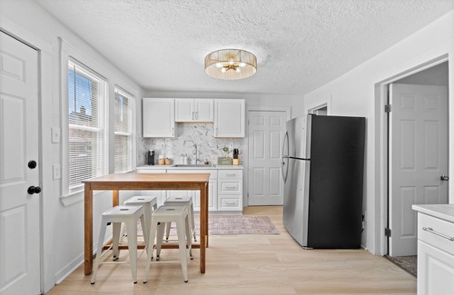 Detroit - Shoreway House | Comfortable 2- Bedroom House In Cleveland 1330