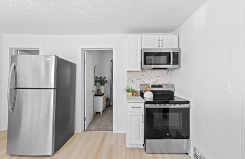 Detroit - Shoreway House | Comfortable 2- Bedroom House In Cleveland 1330