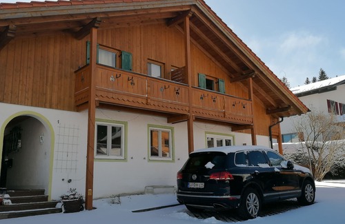 Bad Kohlgrub Apartment | Comfortable 2 room apartment only 200 meters from the valley station.