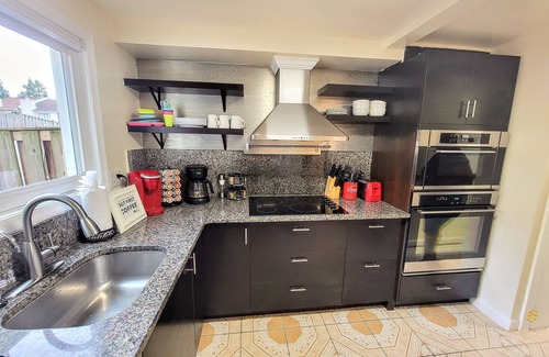 Herndon House | Comfortable 2BDR/2BATH TownHome near Dulles Airport, Metro, Fast Gigabit WiFi