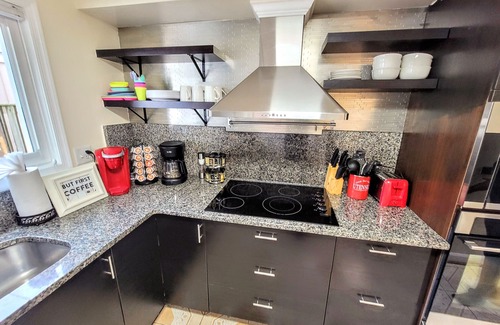 Herndon House | Comfortable 2BDR/2BATH TownHome near Dulles Airport, Metro, Fast Gigabit WiFi