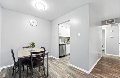 Southridge Apartment | Comfortable 2BR Extended Stay I Onsite Parking