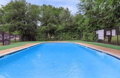 Southridge Apartment | Comfortable 2BR Extended Stay I Onsite Parking