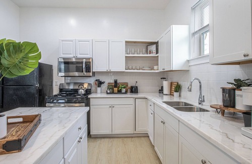 Central City Apartment | Comfortable 3-Bed Stay - Great for Groups Near NOLA