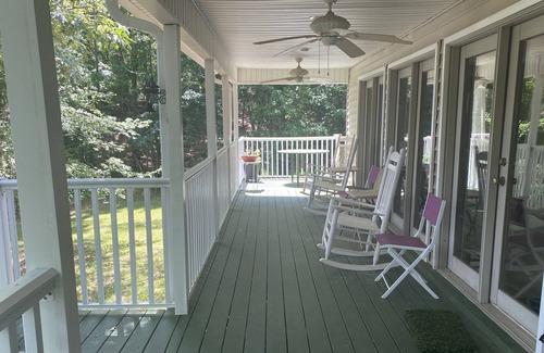 Milledgeville House | Comfortable 3 bedroom home on Lake Sinclair. .