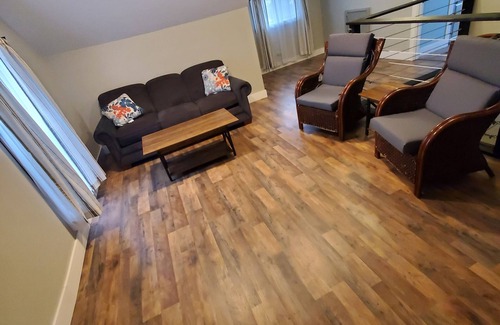 Wapakoneta House | Comfortable 3 Bedroom Home, Free Parking, WIFI