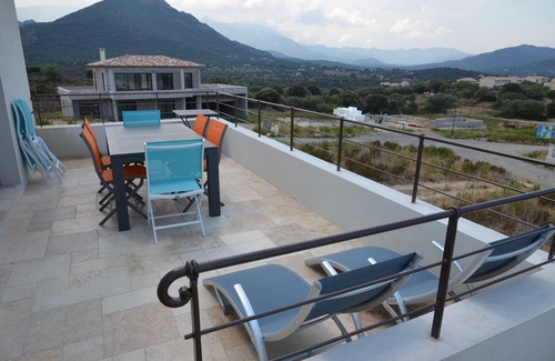 Palasca Villa | Comfortable 3-bedroom villa 500 metres from LOZARI beach