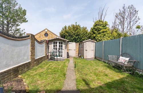 Southend-on-Sea House | Comfortable 3 bed near Southend | Pass the Keys
