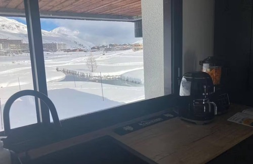 Val Claret Ski Chalet | Comfortable 4* lakeside chalet in the middle of the golf course, ski in, ski out