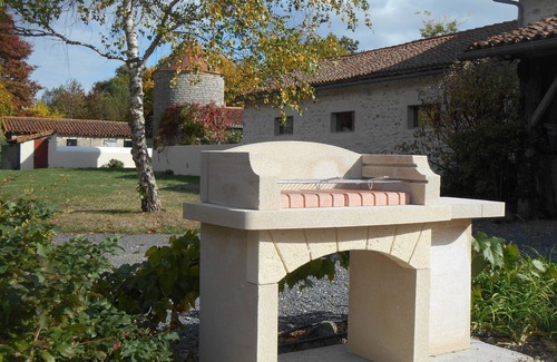 Adriers Cottage | Comfortable 4-star gîte with heated swimming pool and fishing ponds.