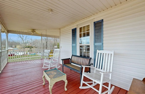 Weaverville House | Comfortable 5 Bedroom retreat close to local attractions