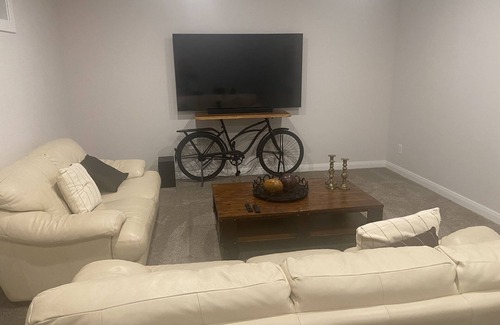 Calgary House | Comfortable and beautiful brand new suite in SW